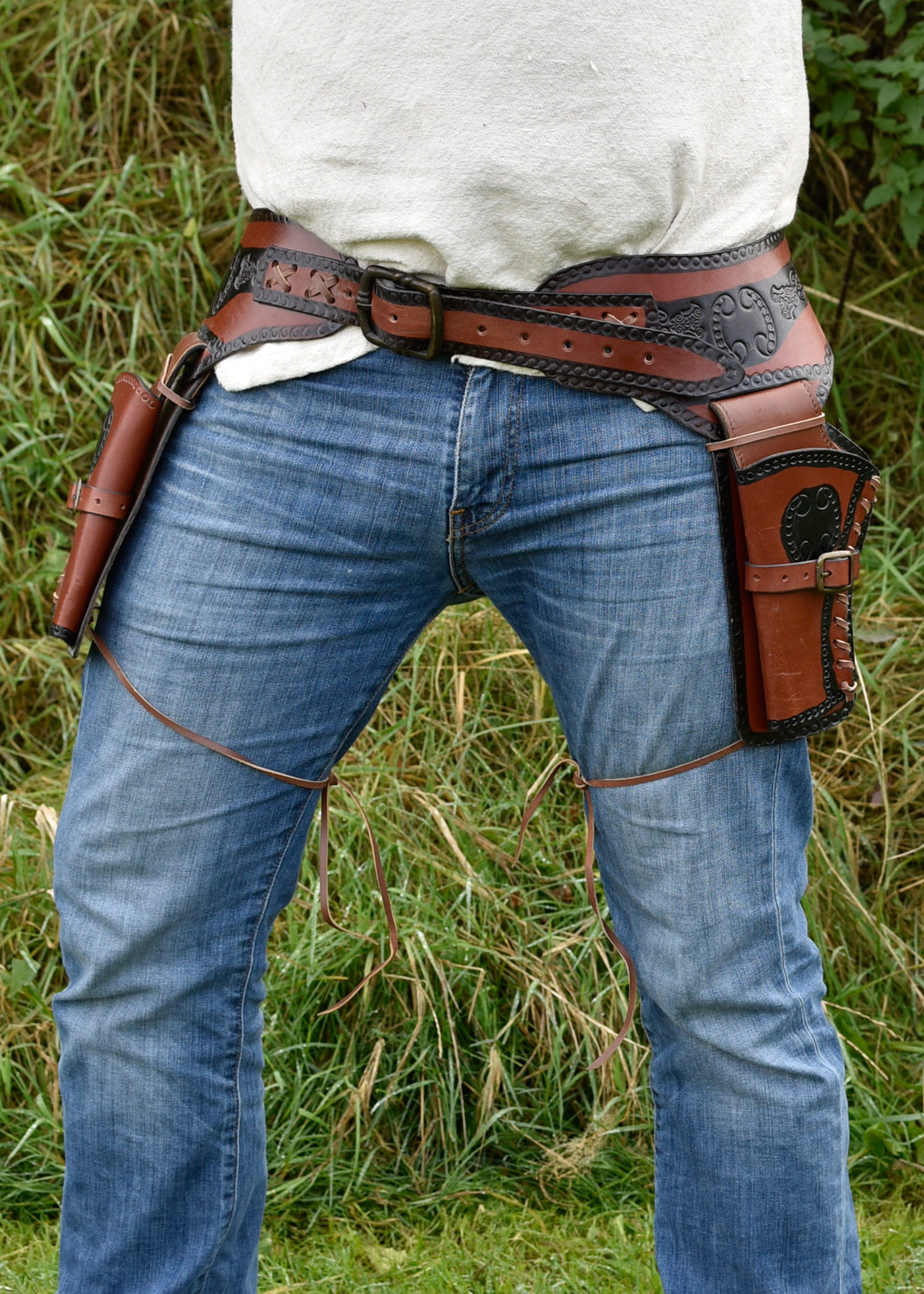 Western Revolver Gürtel mit zwei Holstern